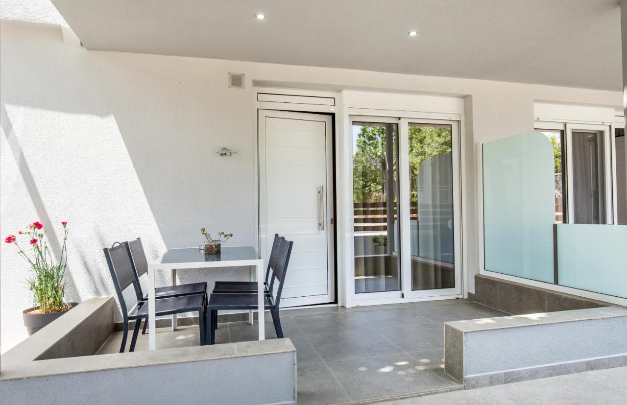 פוטוס Linden Apartments מראה חיצוני תמונה